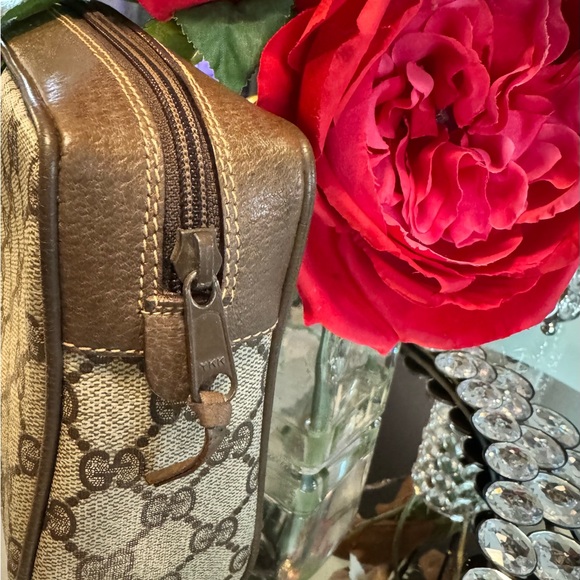 Authentic Gucci Clutch - Picture 3 of 9